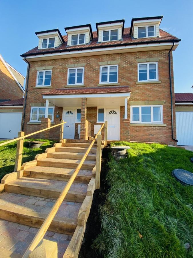 Family Home In Seaside Town Хейстингс Екстериор снимка